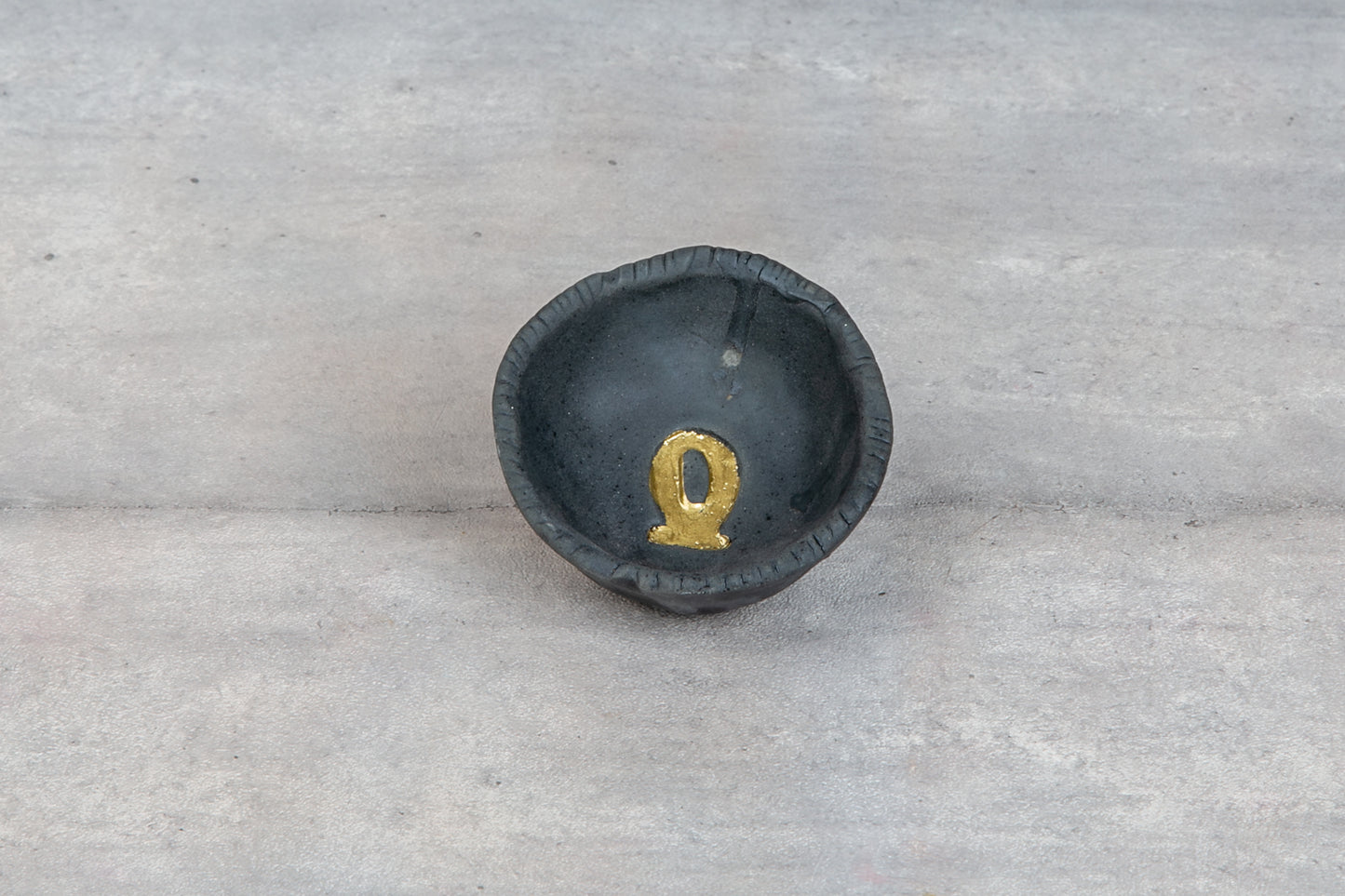 Giftware - Cracked Bowl - Charcoal & Gold